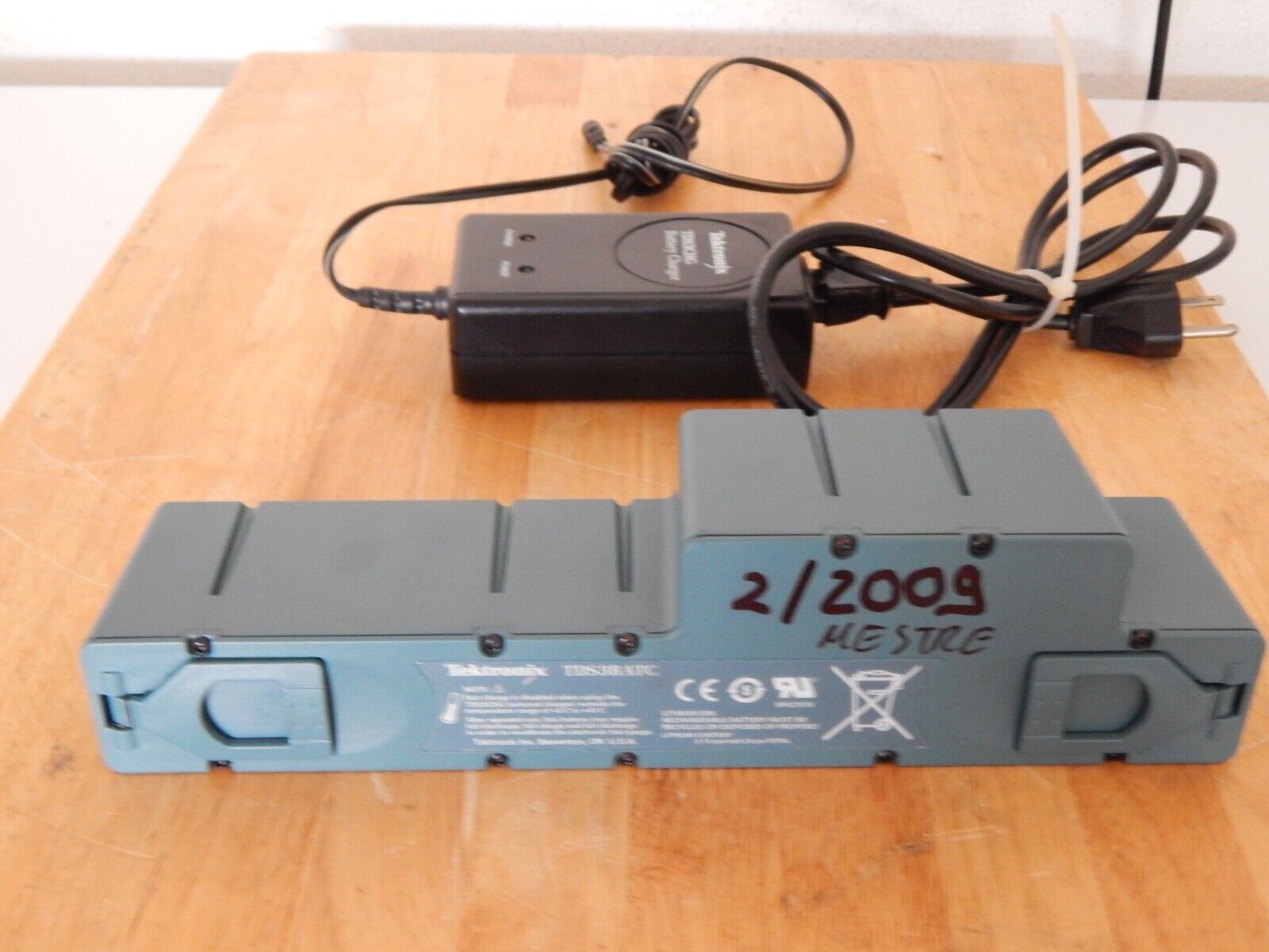 Tektronix TDS3BATC Lithium-Ion Battery Pack&Charger for TDS3000 B C Oscilloscope Tektronix TDS3BATC Lithium-Ion Battery Pack&Charger for TDS3000 B C Oscilloscope
